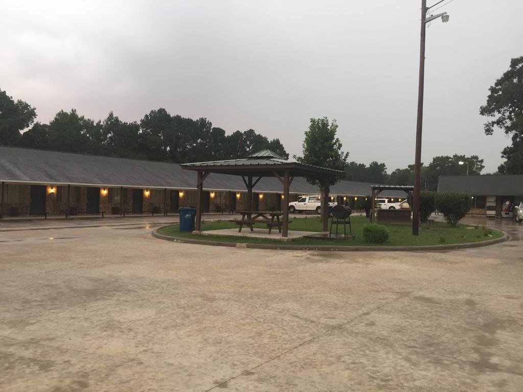 Garden Inn And Suites Silsbee Exterior foto